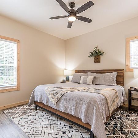 Rustic Roost-5 Acres, Fenced, Fire Pit, Rv Option & Mtn View Villa Dahlonega Bagian luar foto
